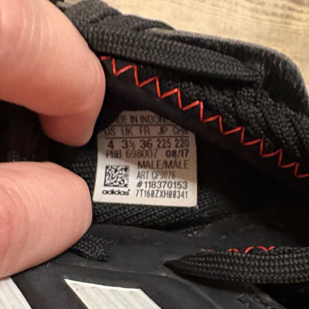 Adidas Predator Indoor Soccer Shoes GUC Y4 - Picture 6 of 6
